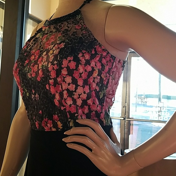 Dress - Picture 2 of 4